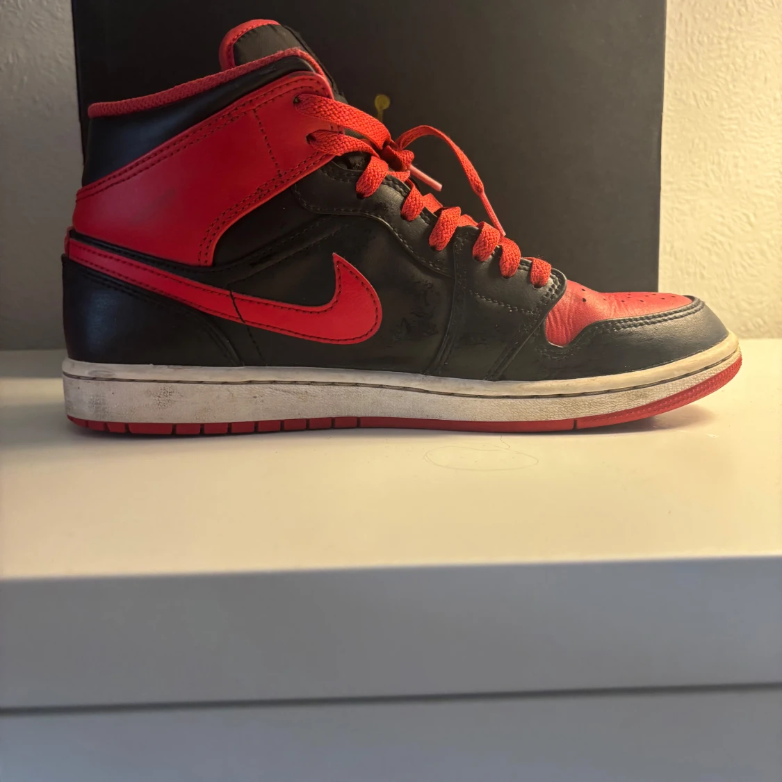 Air jordan 1 mid - 4