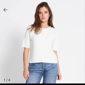 Stickad kofta  - Säljer min kofta från lager 157 med knappar, skriv för fler bilder ❤️