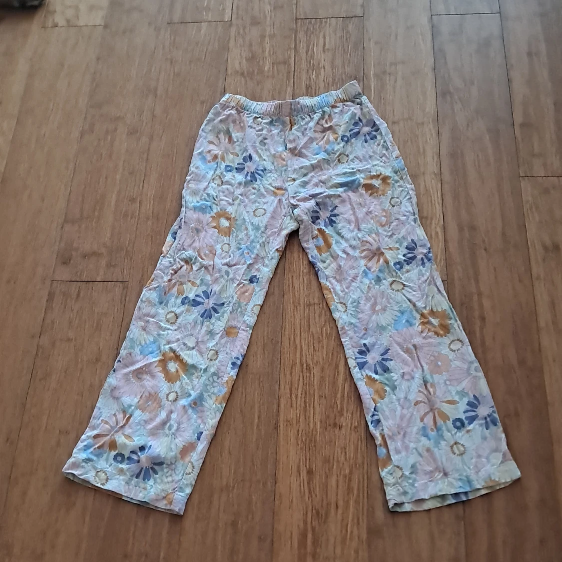 Blommiga byxor från H&M, strl 140