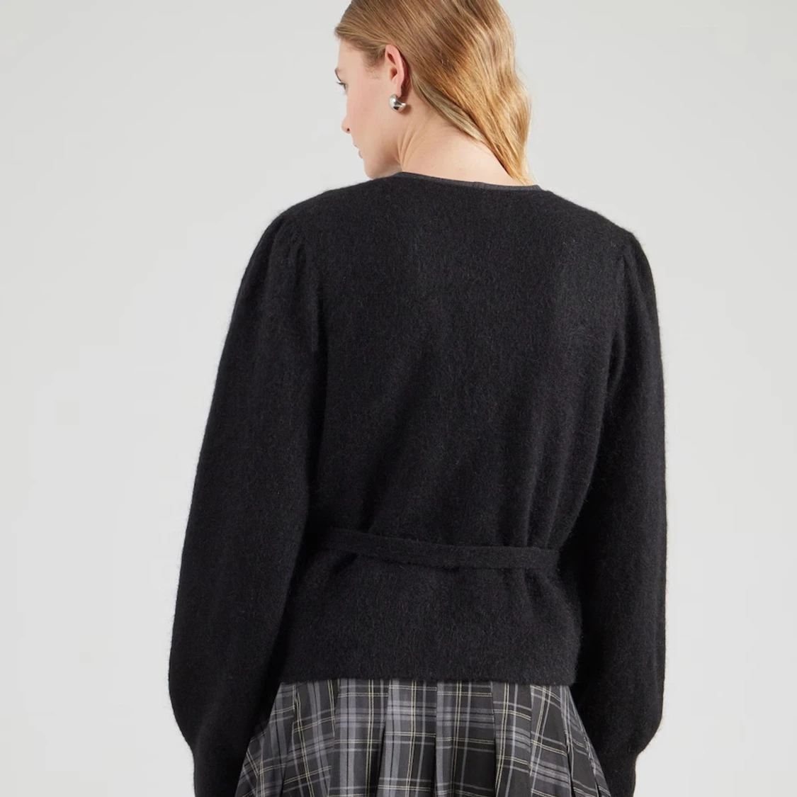 Svart omlottkofta från &Other Stories - 3