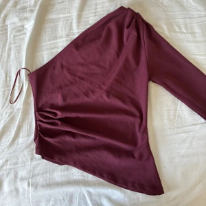 One shoulder topp - Skitsnygg topp som är slutsåld💕ord pris 359kr