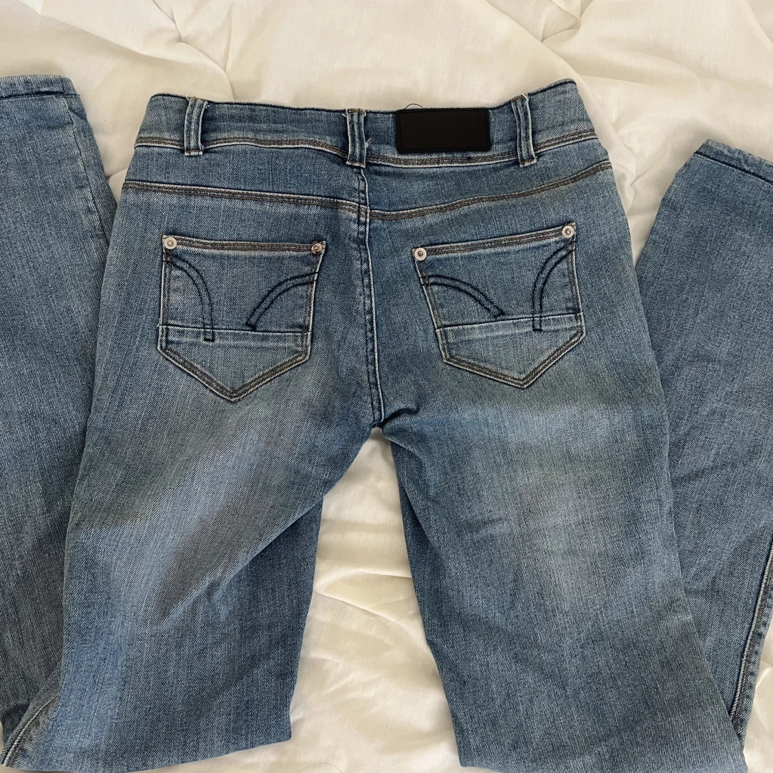 Blå bootcut jeans med låg midja - 4