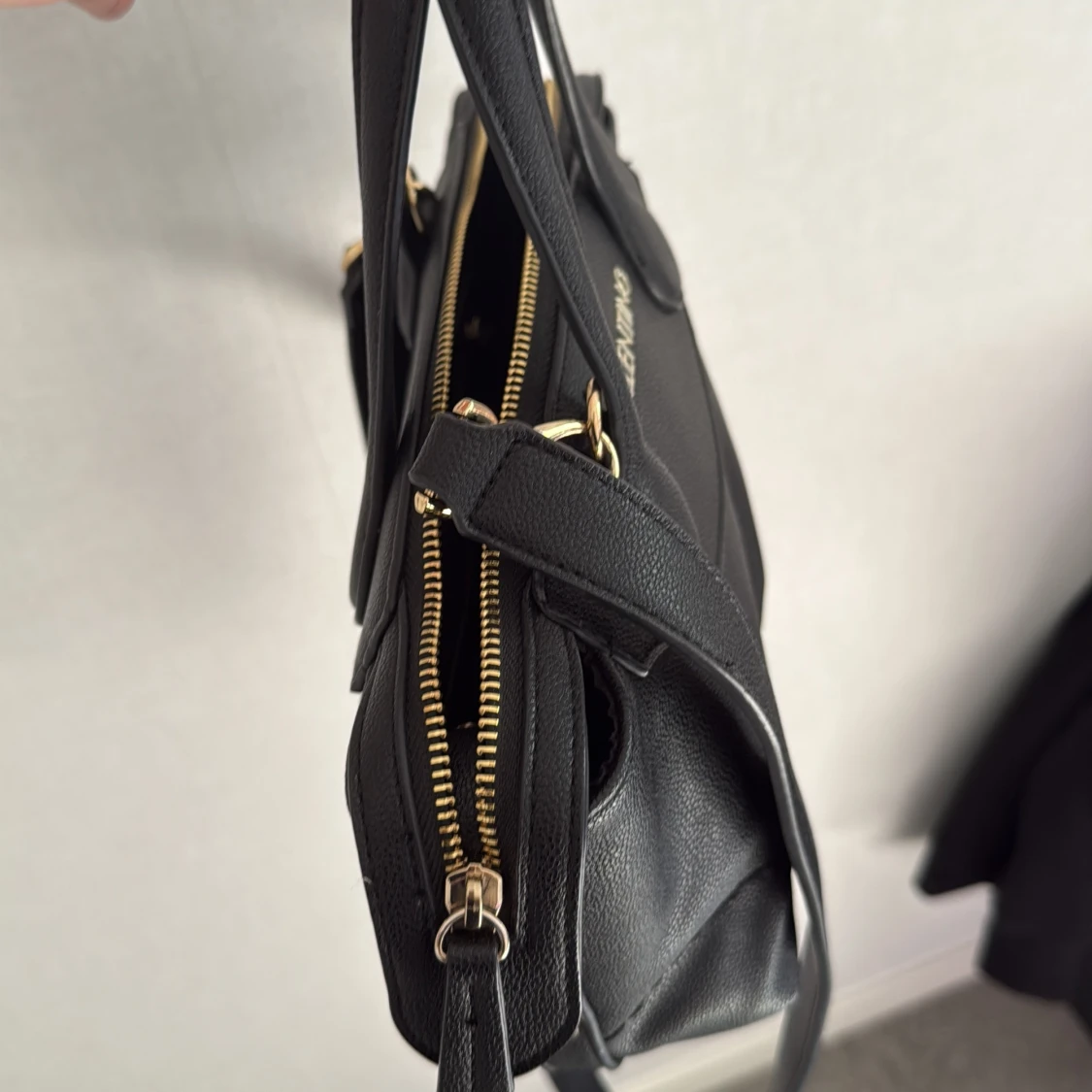 Svart handväska från Valentino - 2