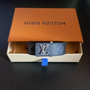 LV bracelet - Den är i mycket fint skick. Priset kan diskuteras vid snabb affär