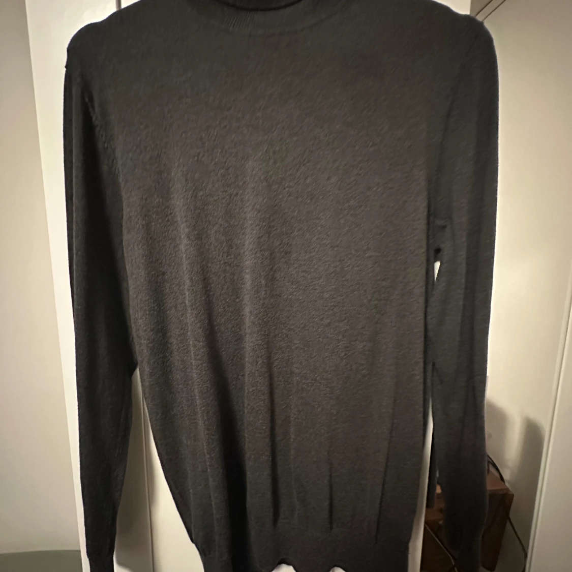 Grå turtleneck i tunn bomull lager - 1