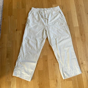 Linnebyxor - As sköna linnebyxor som inte har kommit till användning. Bra kvalitet och inga tecken på användning‼️skicka prisförslag‼️