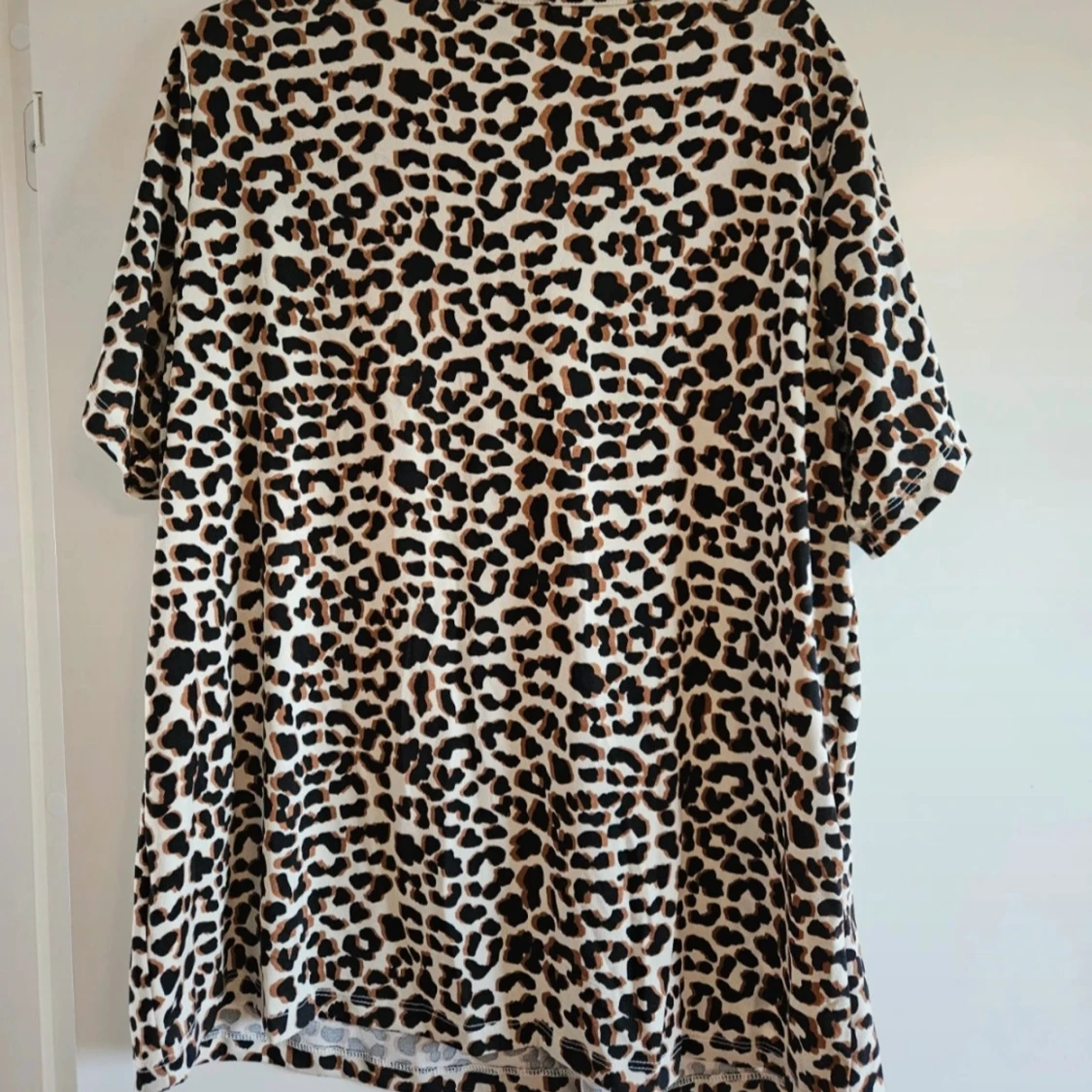 Leopardmönstrad t-shirt myWear Woman - 1