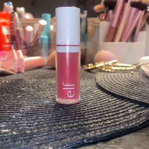 e.l.f. blush💕 - Fin blush i färgen Berry Well ifrån Elf💕Den är köpt för 99 och har bra pigment 