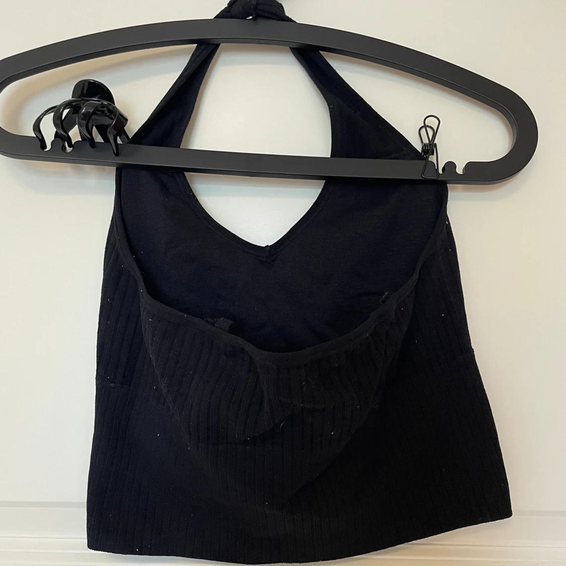 Svart ribbad halterneck croppad topp