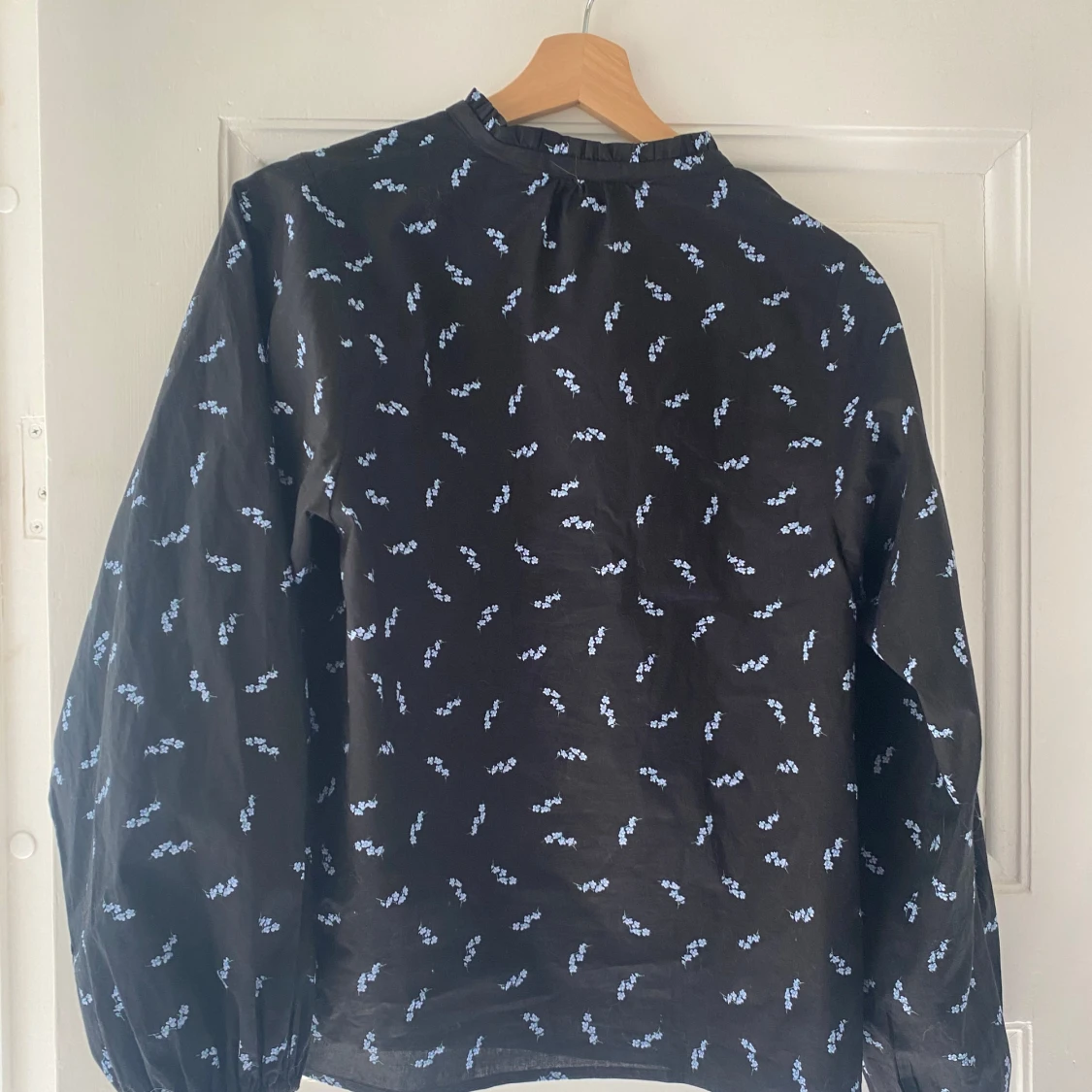 Långärmad blus från neo noir - 2