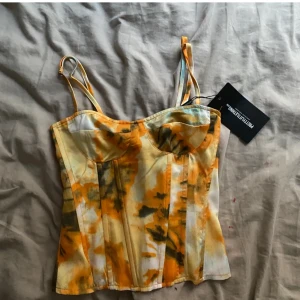 Korsett - Så himla fin och somrig korsett från pretty little thing, verkligen fin till våren o sommaren!!