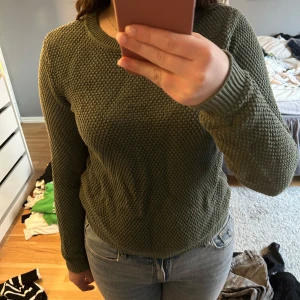 Stickad tröja - Snygg olivgrön stickad tröja💕