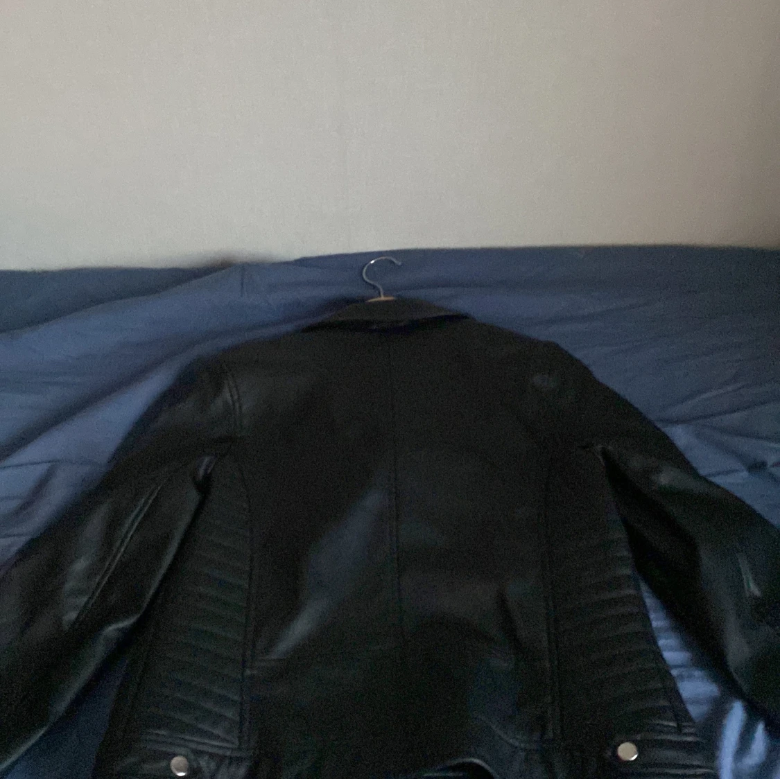 Svart skinnjacka med dragkedja - 1