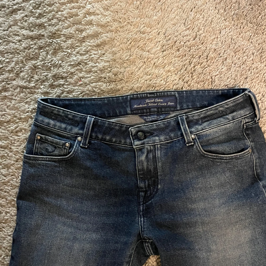 Mörkblå jeans från Jacob Cohen - 1