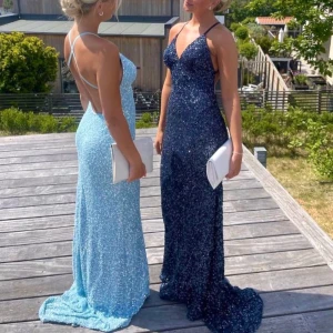 SÖKER - Söker någon av dessa klänningar i storlek 30 till ett rimligt pris. Märke är dressroom linne🩷