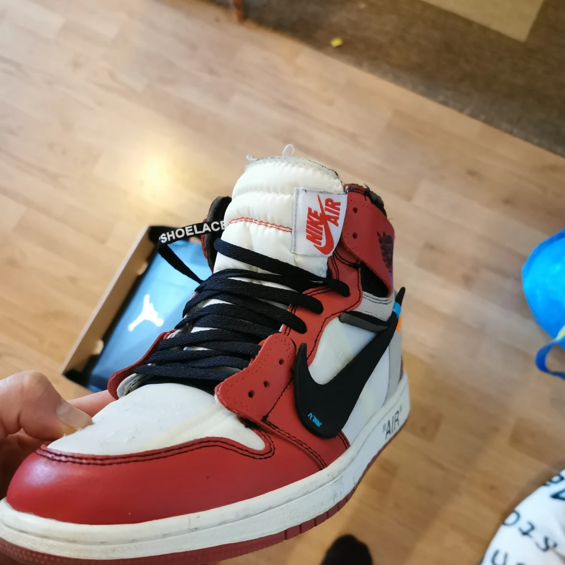 Nike Air Jordan Off-White Chicago  - 2