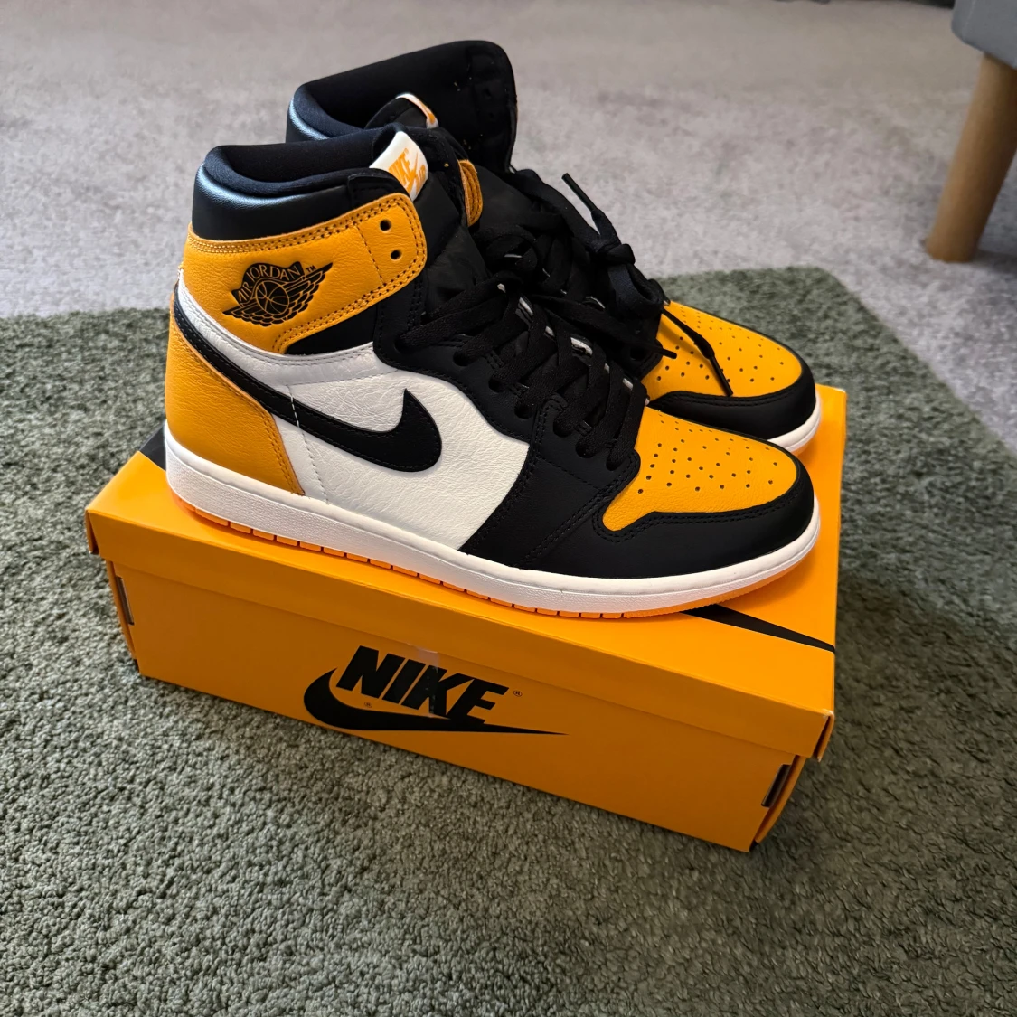  Air Jordan 1 Taxi  - 1