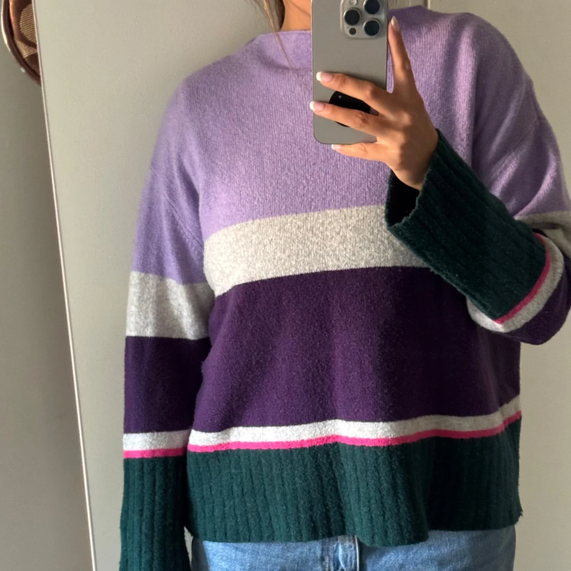 Flerfärgad stickad tröja