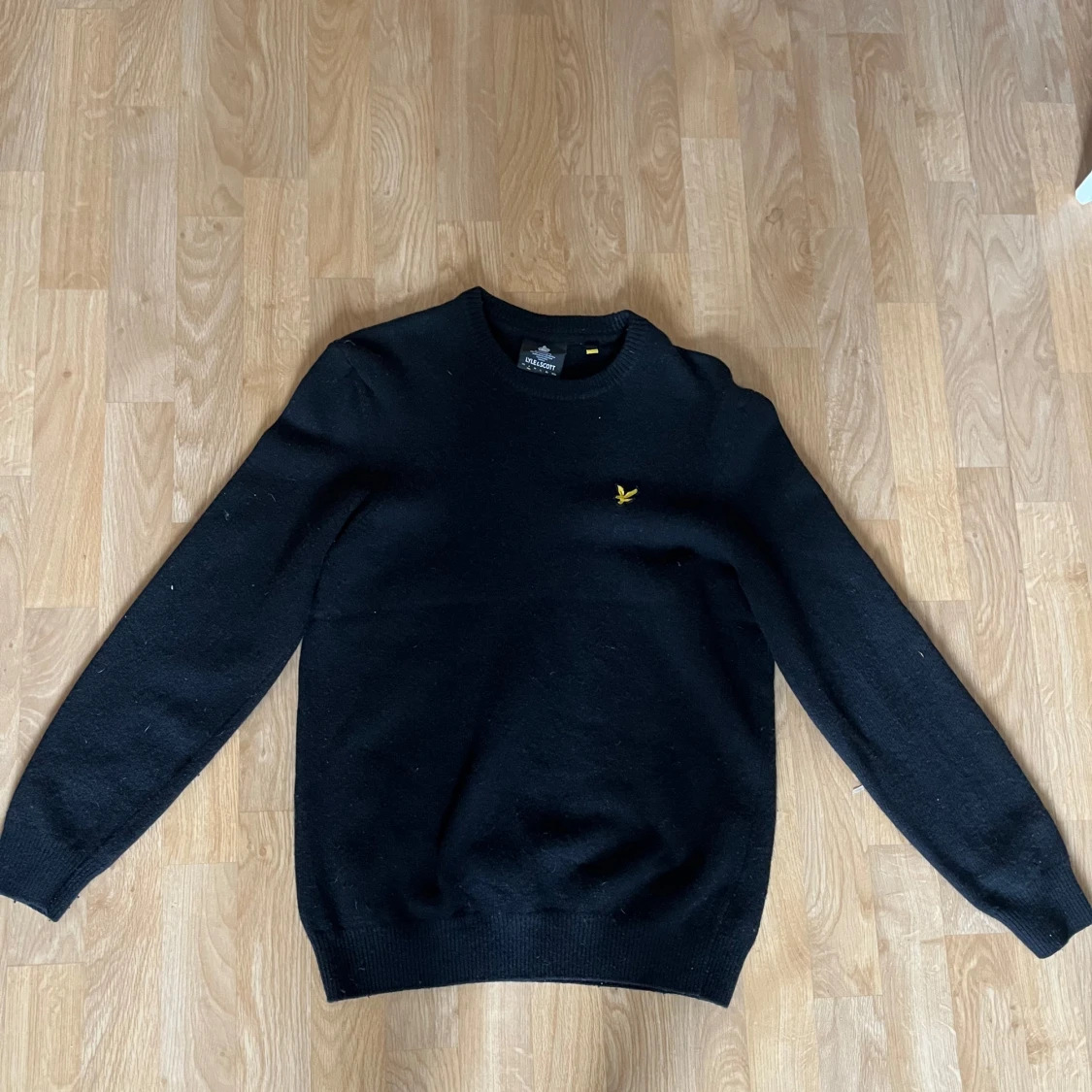 Svart tröja från Lyle & Scott