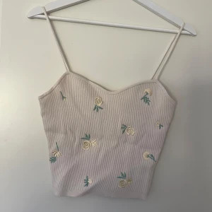 STICKAD TOPP - Sätt stickat linne! Helt nytt, M men skulle säga som en S