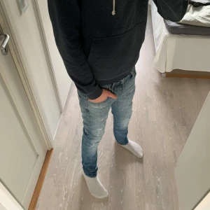 Jack and Jones jeans  - Säljer feta Jack and Jones jeans. Storlek 28 30. Skriv om ni har andra funderingar!