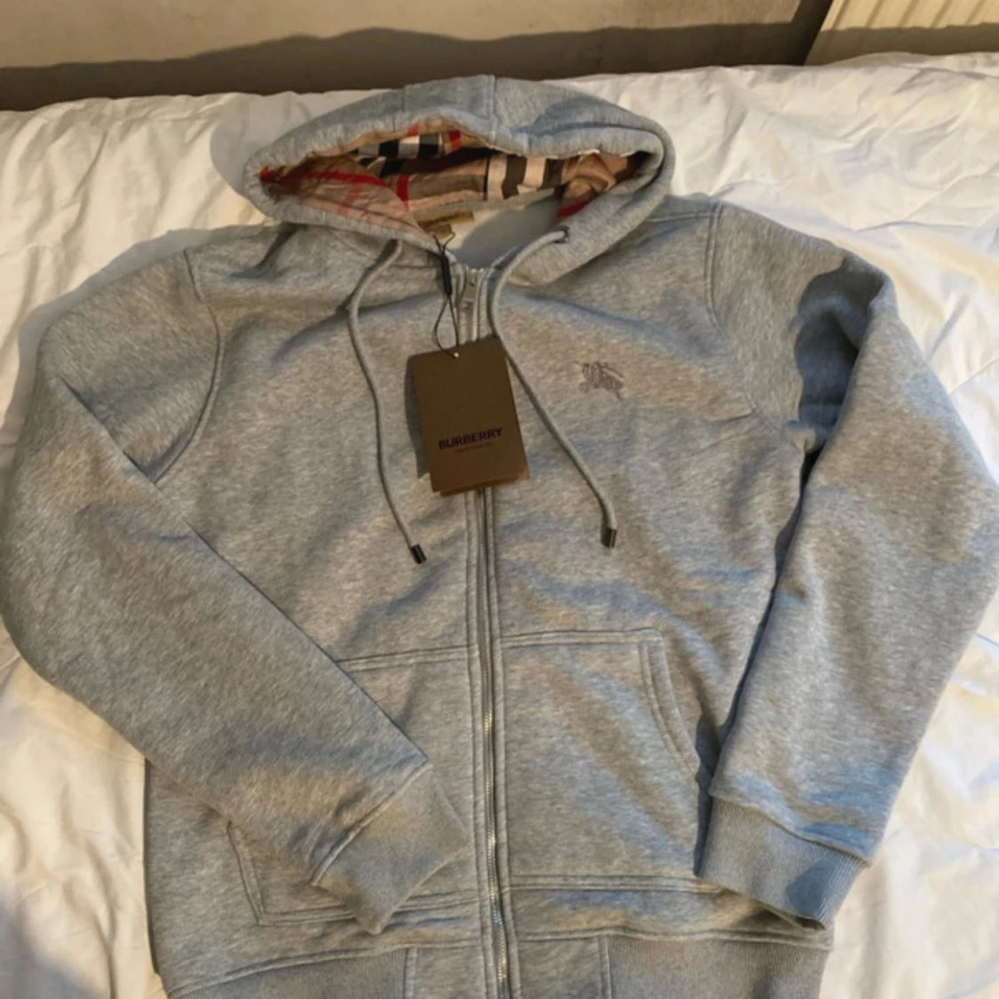 Grå hoodie från Burberry