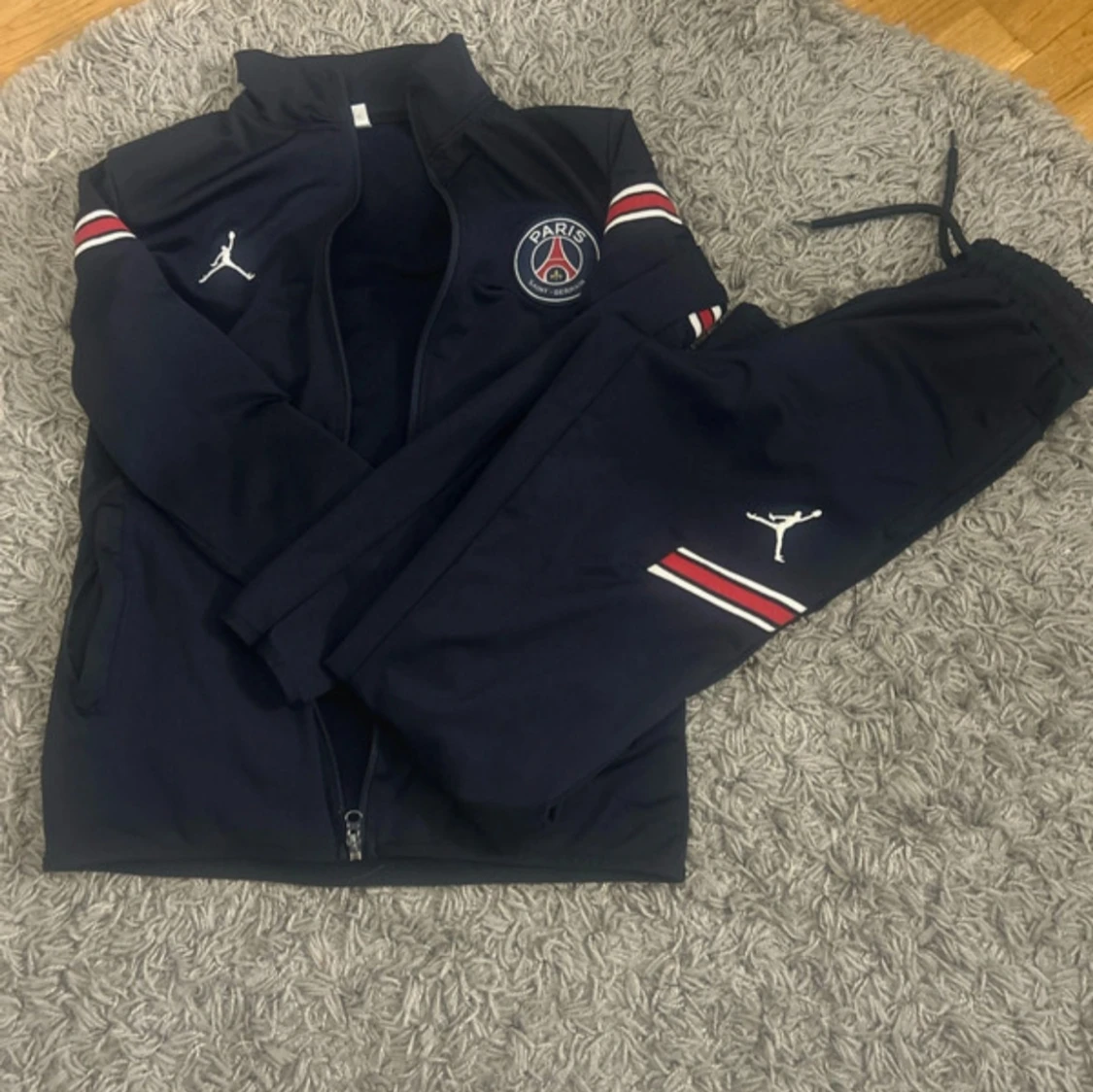 Mörkblå träningsset från Jordan x PSG