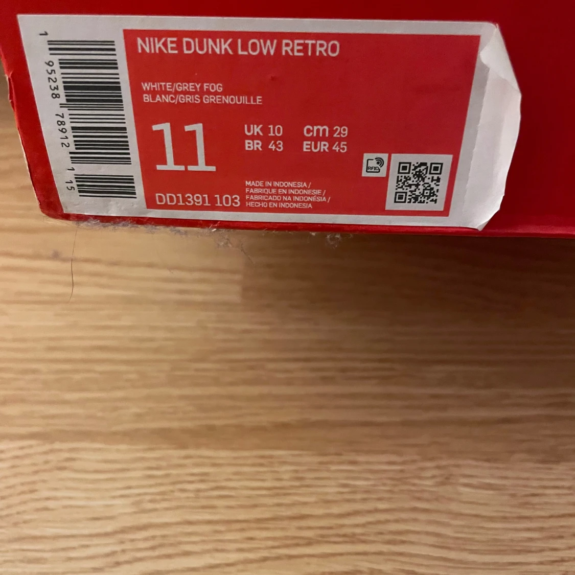 Grå och vita Nike sneakers - 4