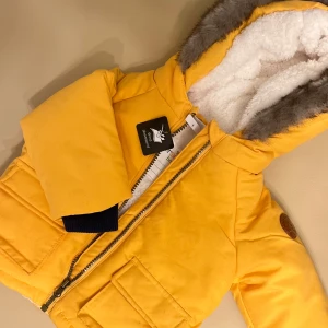 Baby barn jacka gul - Storek 74 oanvänd helt ny 