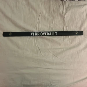 ”VI ÄR ÖVERALLT” AIK till regplåt - Bra skick lite smutsig på baksidan. Säljs eftersom att min kille hejar på Hammarby och denna satt på min nya EPA 