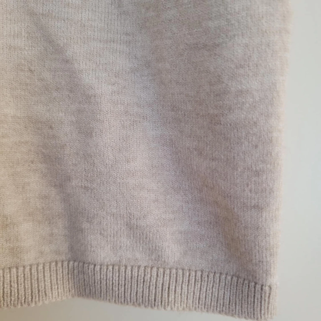 Beige kortärmad tröja - 1