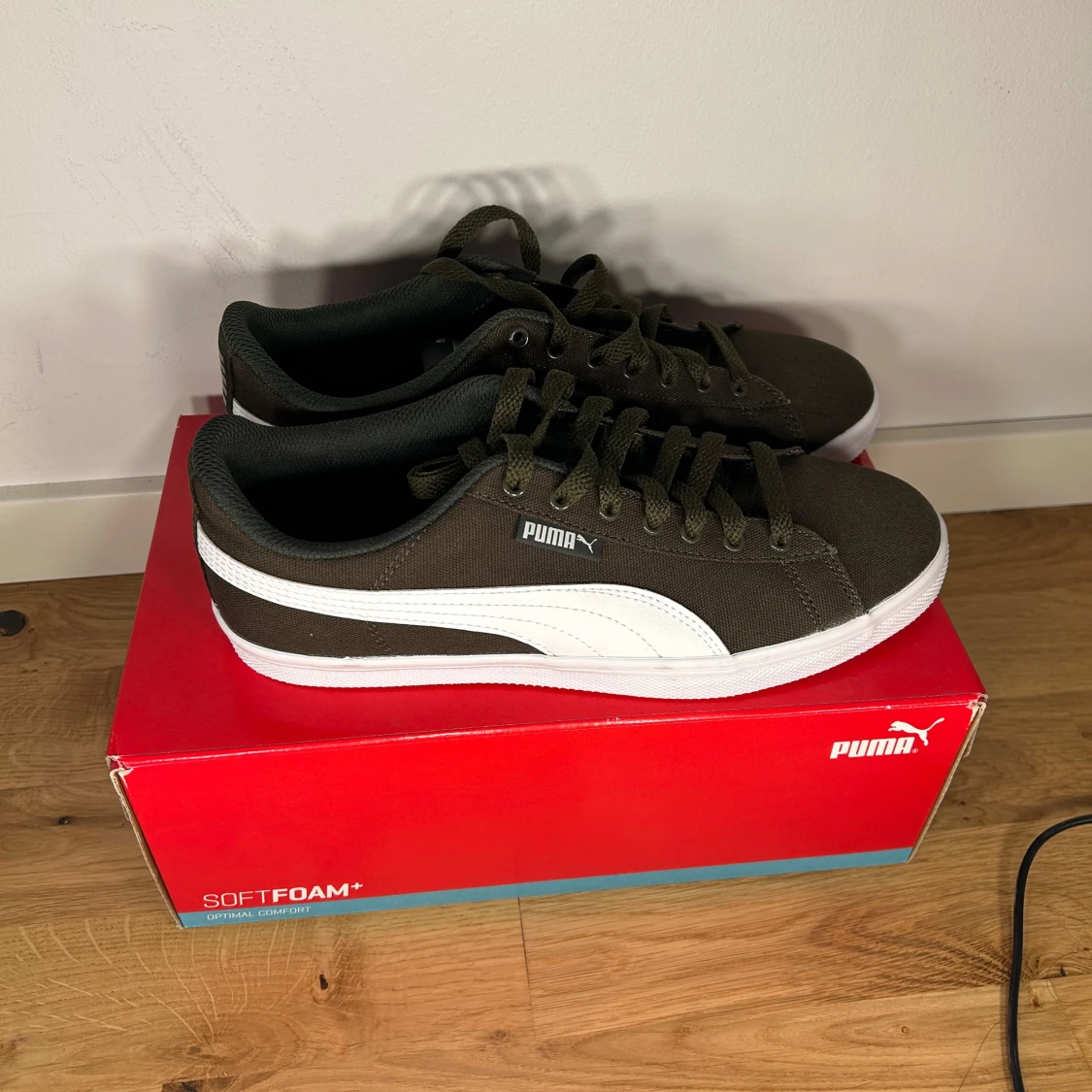 Olivgröna sneakers från Puma
