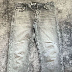 Jack & Jones - slim fit  - Jätte bra skick  8/10 i skick ✅ Bredd 29 Längd 32