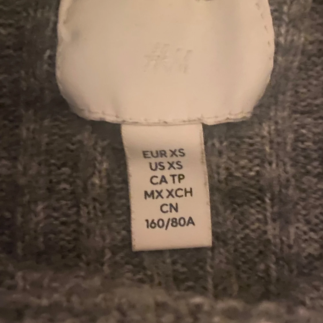 Grå stickad tröja - 3