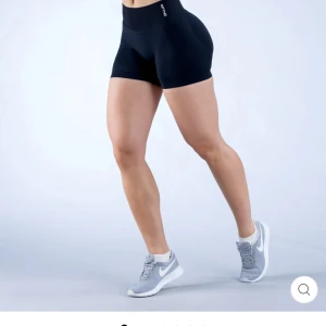 Dfyne Impact 4,5 - Dfyne impact 4,5 i färgen midnight black🌸 Storlek S! 💐 Självklart äkta köpta från Dfynes hemsida!🙂