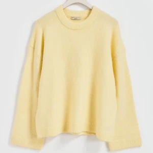 GINATRICOT STICKAD TRÖJA - Gul stickad tröja från GinaTricot i strl XS/S💛💛