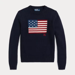 Ralph Lauren USA flagga - Säljer en snygg mörkblå stickad tröja från Ralph Lauren med en amerikansk flagga på bröstet. Tröjan har långa ärmar och ribbstickade muddar vid ärmslut och nederkant. Perfekt för kyliga dagar! usa flagga flag stickad