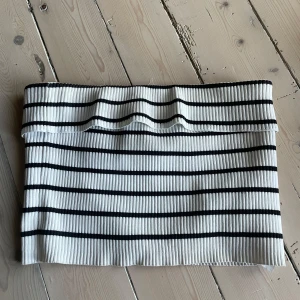 Crop top - Inte använd mycket och sitter bra för mig i storlek XS/S. 