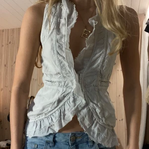 Linne’ topp - SUPER snygg volang topp