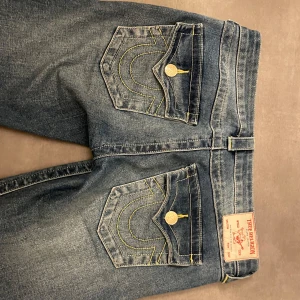 True religion jeans - Fina lågmidjade true religion jeans, använda ett par gånger men jättebra skick