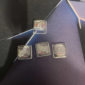 4 tangenter/keycaps - De lyser bra genom ditt tangentbord/keyboard