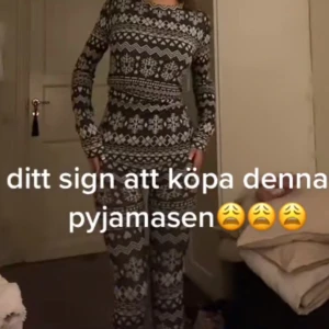Jul underställ/pyjamas  - Populärt underställ från rusta men kan också användas som pyjamas använd 2 gånger så super bra skick. Storlek S  på både byxorna och tröjan. 