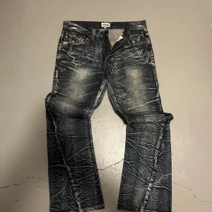 Japanska Nylaus bootcut jeans - Japanska jeans från Nylaus. Riktigt skön bootcut fit. Bra kvalité, tjock denim och en väldigt speciell tvätt. Passar som en w30-31 L32-34, ungefär.