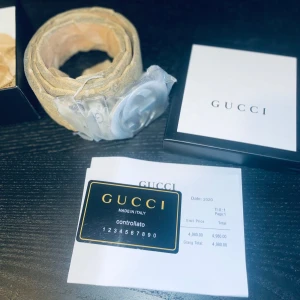 Gucci bälte - Säljer ett helt nytt gucci bälte då jag ej använder det. Skick 10/10 skriv för mer bilder eller funderingar 