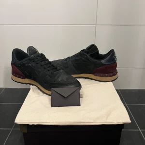 Valentino rockrunners  - Sällsynta valentino rockrunners | färg : svart | kondition : 7/10 | storlek : 42/43👍💯