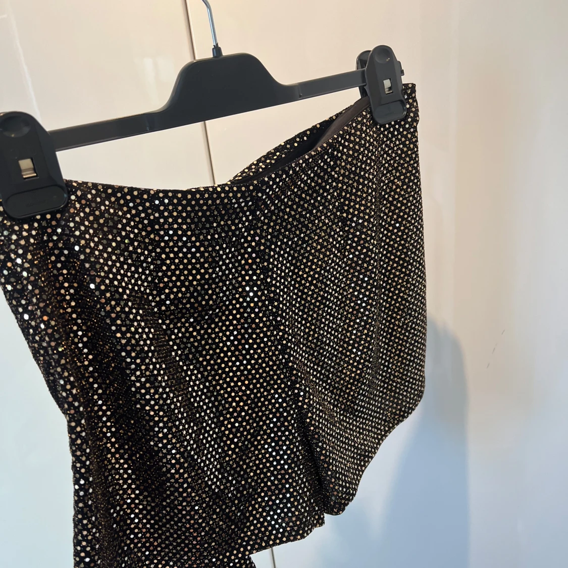 Svart glittrig guld kjol från Zara - 1