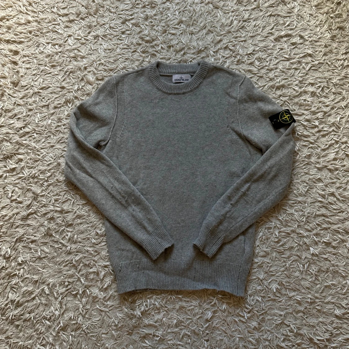 Grå stickad Stone Island tröja