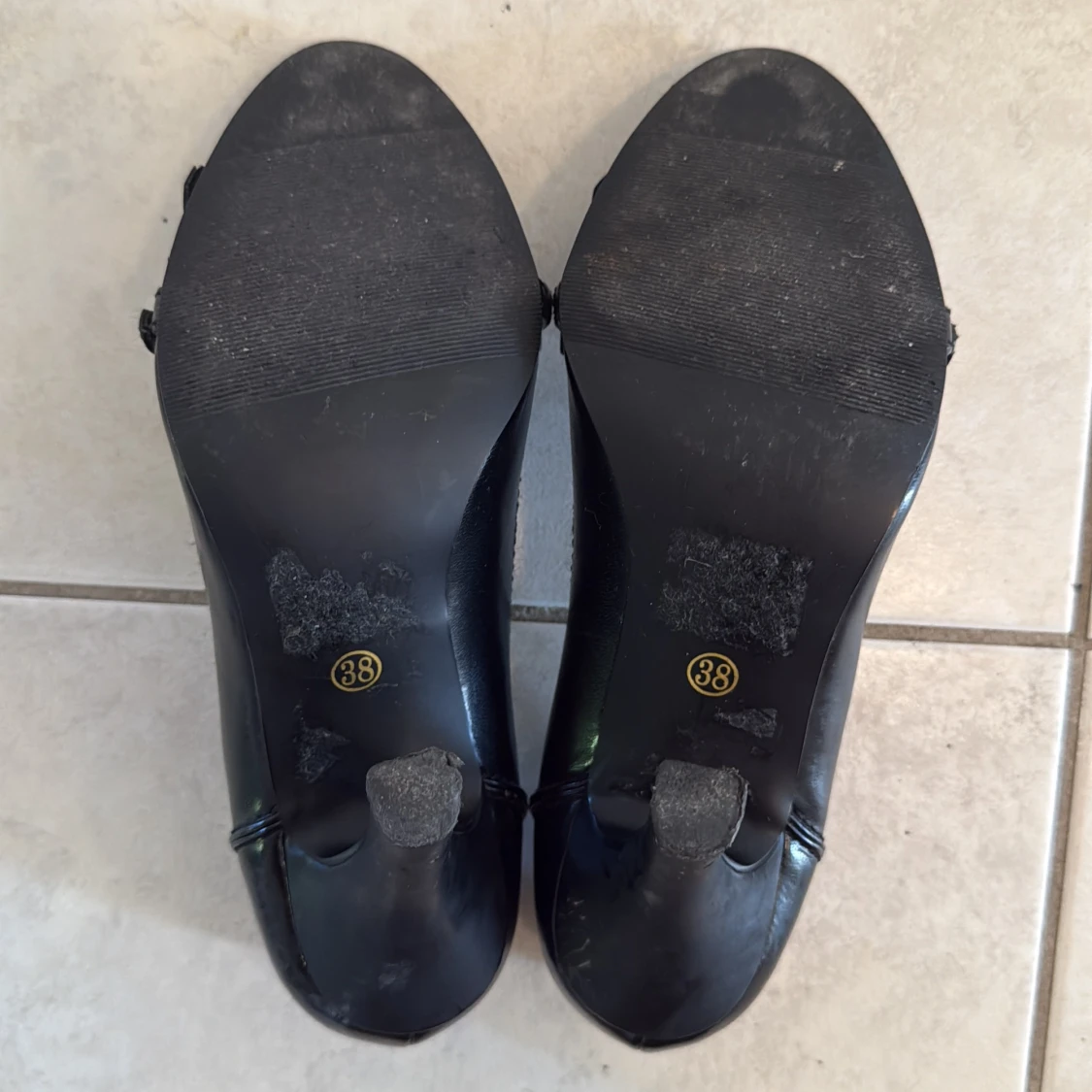 Svarta pumps med fransdetalj stl 38 - 4