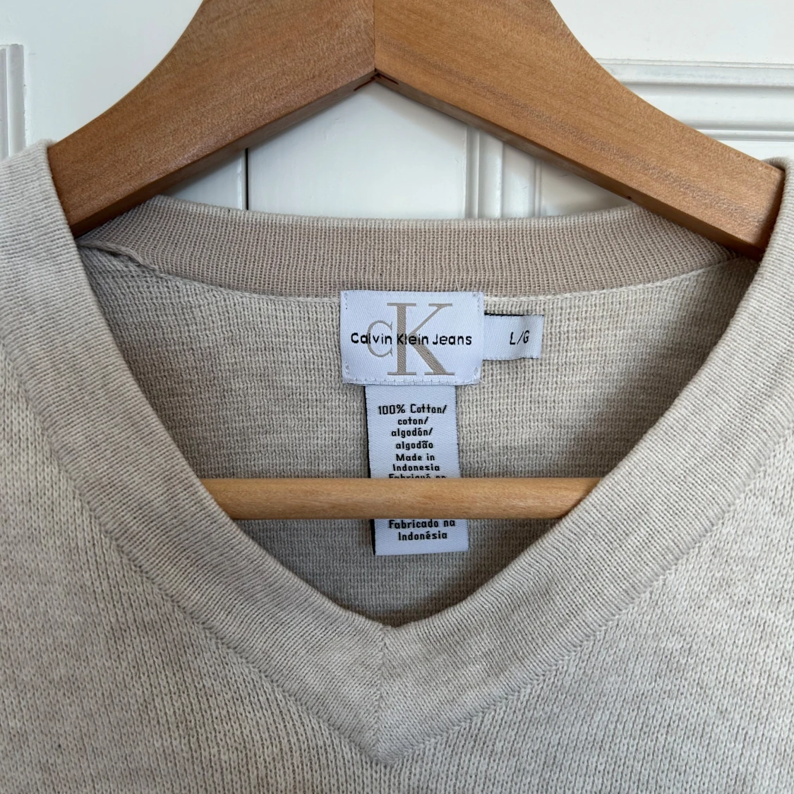 Vintage Beige v-ringad tröja Calvin Klein  - 1