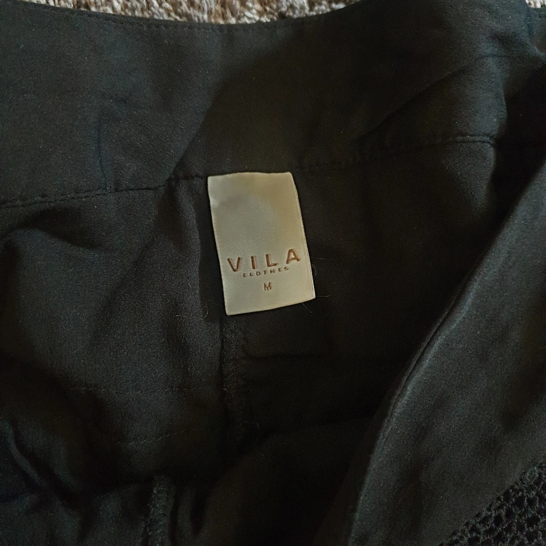 Svarta spetsiga shorts från Vila - 2